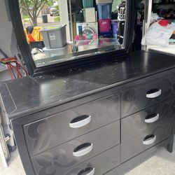 Full size Bed and Dresser Set