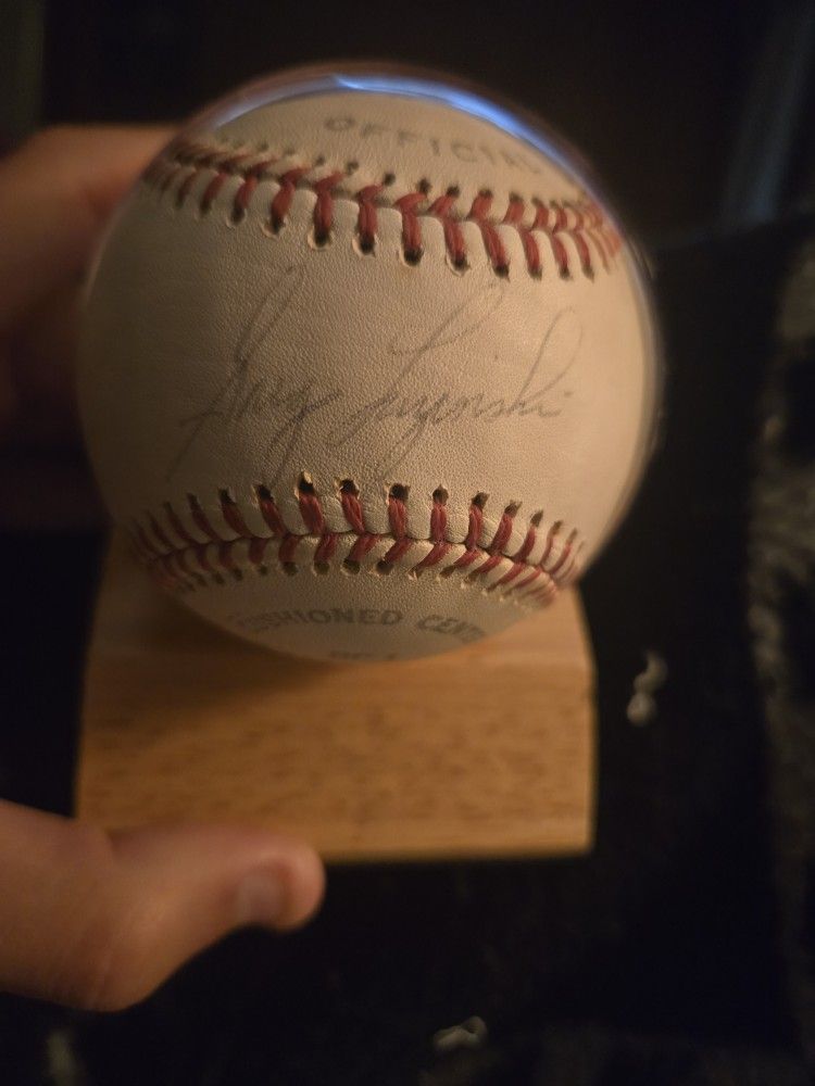 Autographed Baseball Of Phillies Great Greg Luzinski