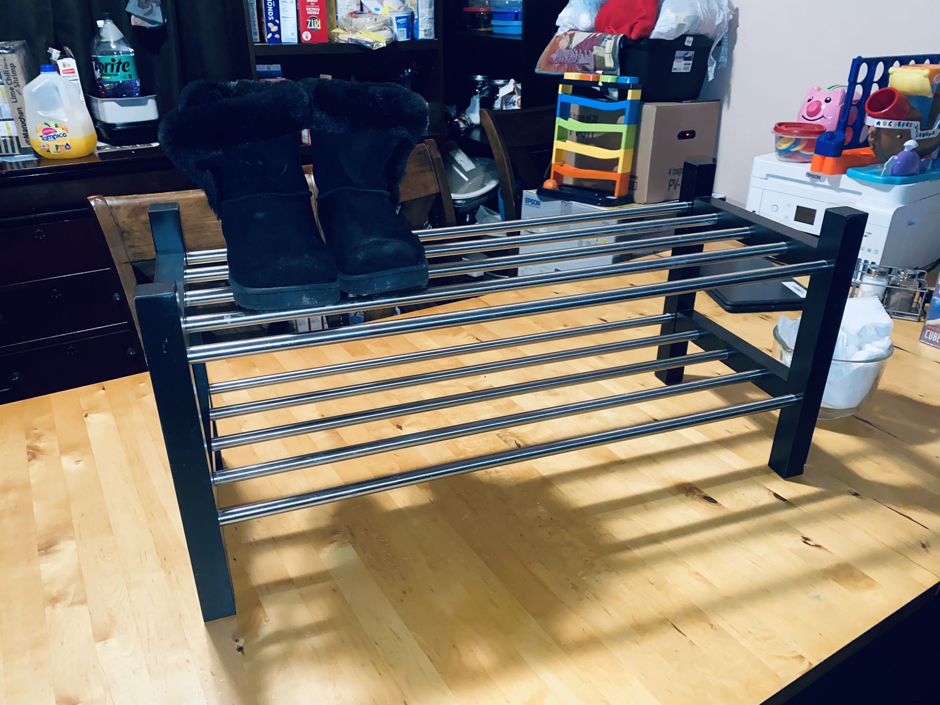 $35-Very nice long sturdy shoe rack measures 1’2” height X 1ft deep X 2ft 6 1/2” long- pick up near fred meyers yakima- $ 35- Zapatero largo y res