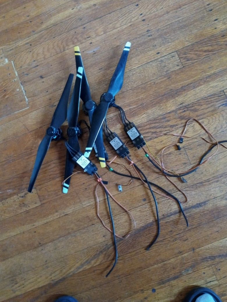 4 DJI E800 620S 20A Ecus Motors And Props