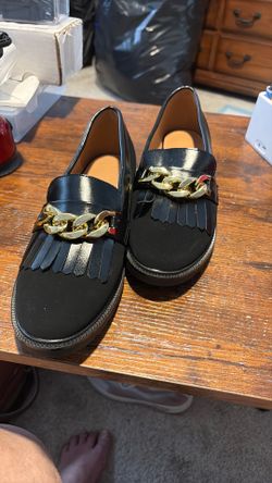 Unisex black shoes