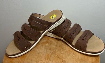 New women's sandals. Size 8.5. $33.