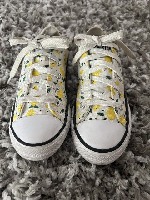 Converse Chuck Taylor Low Top Sneakers Youth Unisex US Size 1 Lemon Print Casual Pre-Owned
