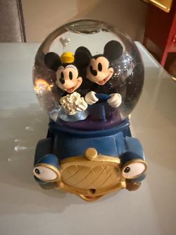 Mickey & Minnie Car Snow Globe