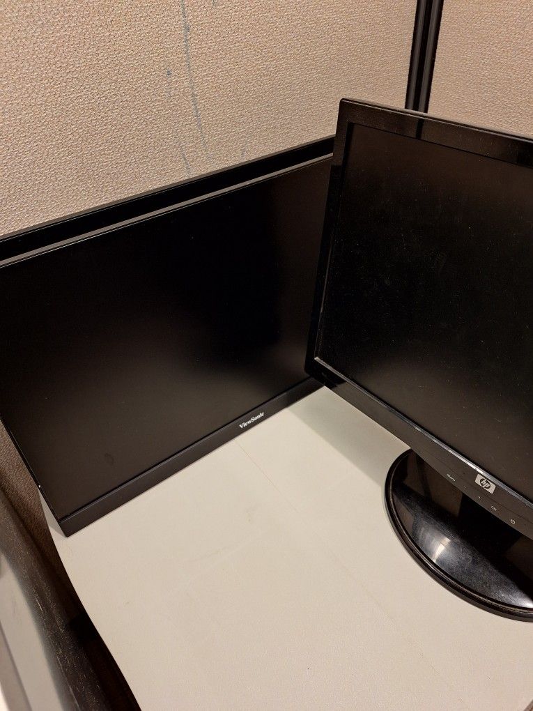 2 Computer Screens +1free