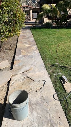 Busco trabajo de ayudante ya sea de construcción oh en el jardín mándame mensaje si tienes algún trabajo de lo que sea vivo en el area de San Bernard