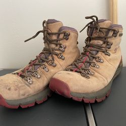 OBO Danner Womens SZ 7.5 Mountain 600 Hiking Boots