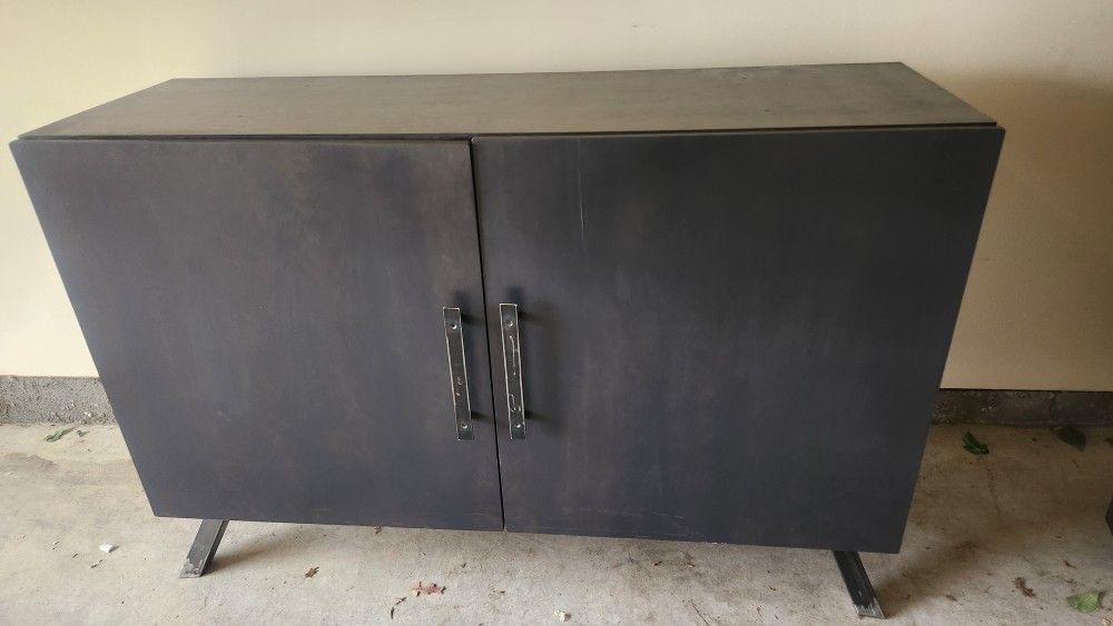 T v stand