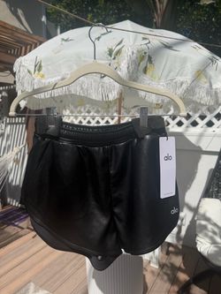 Alo Yoga Faux Leather Power Hour Short Black women’s size  small NWT NEW