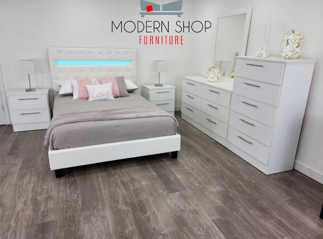 BEDROOM SET // JUEGO DE DORMITORIO
