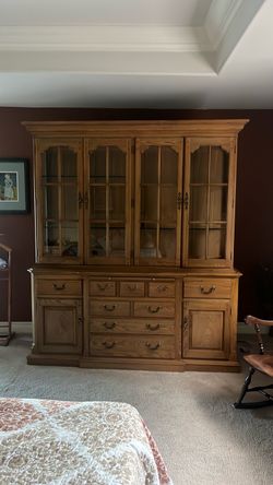 2 Piece THOMASVILLE Oak China Caninet