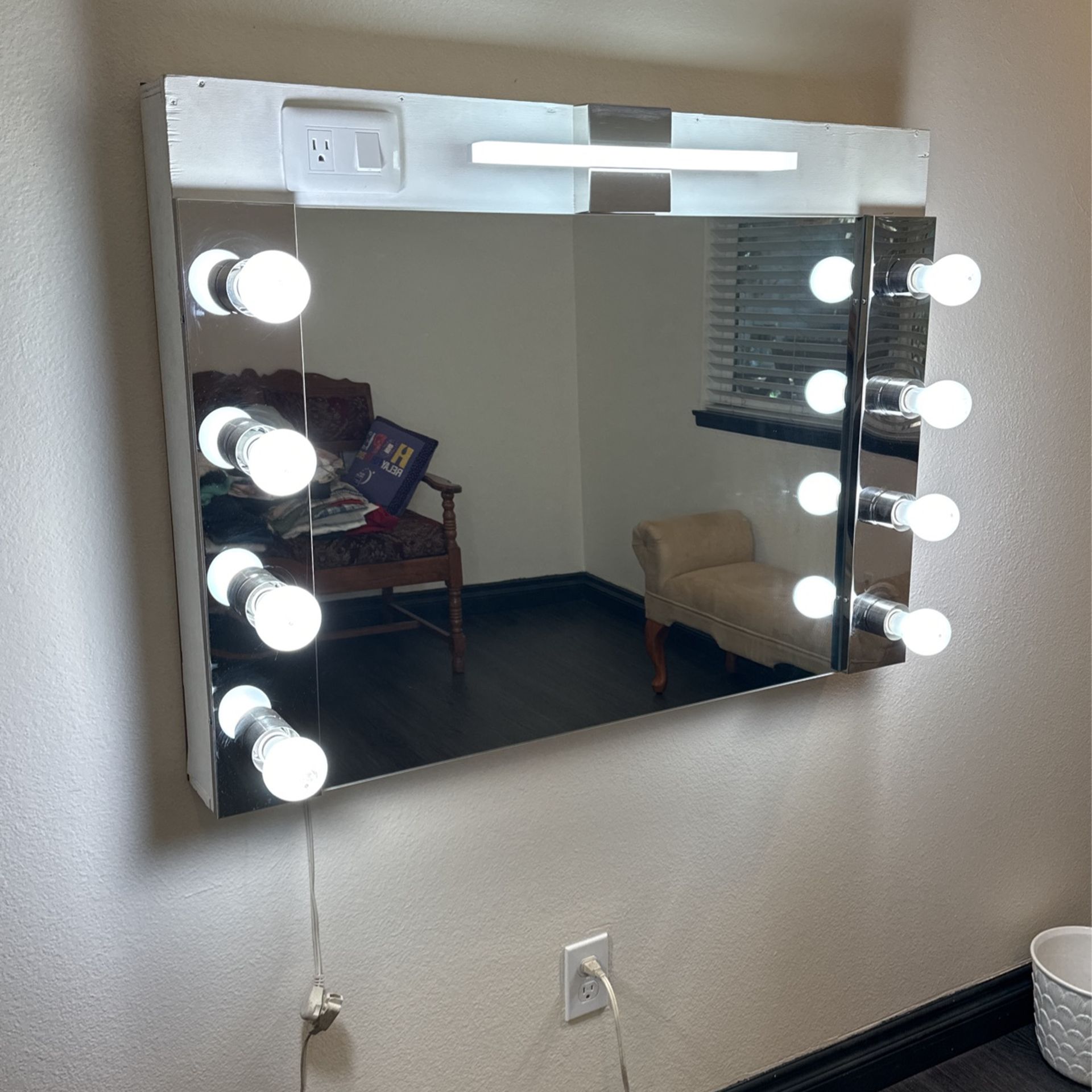 DIY Vanity mirror/ Makeup Room