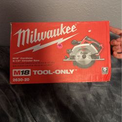 Milwaukee M18 18-Volt Lithium-Ion Cordless 6-1/2 in. Circular Saw (Tool-Only)