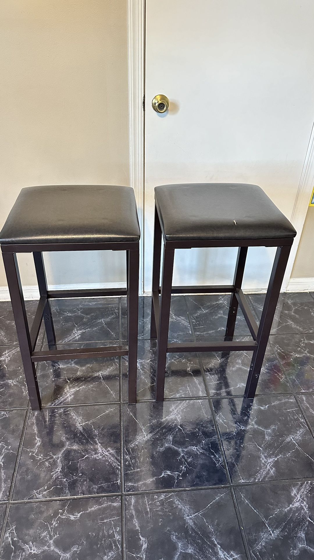 2 Bar/Kitchen stools