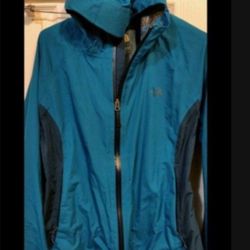 Woman's Size Large North Face Windbreaker 