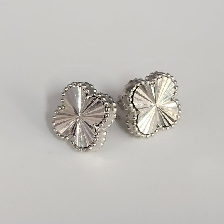 Delicate  Sterling Silver  Radiant Flower Stud Earrings