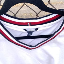  Tommy Hilfiger Women’s Shirt With V Neck Logo