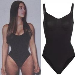 One SKIMS Size S/M SCULPTING Compression Bodysuit Onyx Black Brief with snaps