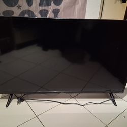 TLC ROKU TV 32"