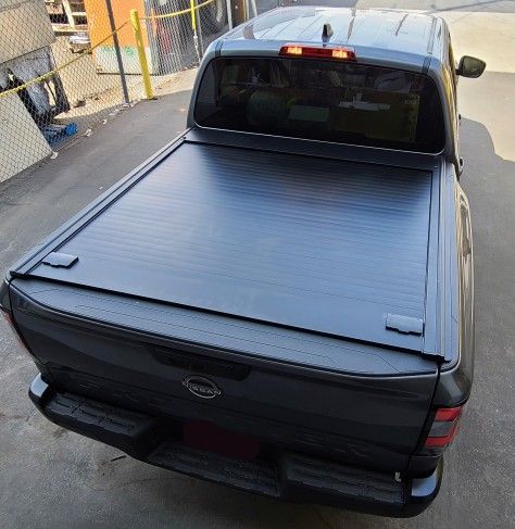 Syneticusa Retractable Hard Tonneau Cover Fits 2005-2025 Nissan Frontier 5ft Bed (58.6") Bed Matte Black Aluminum Low Profile Waterproof
