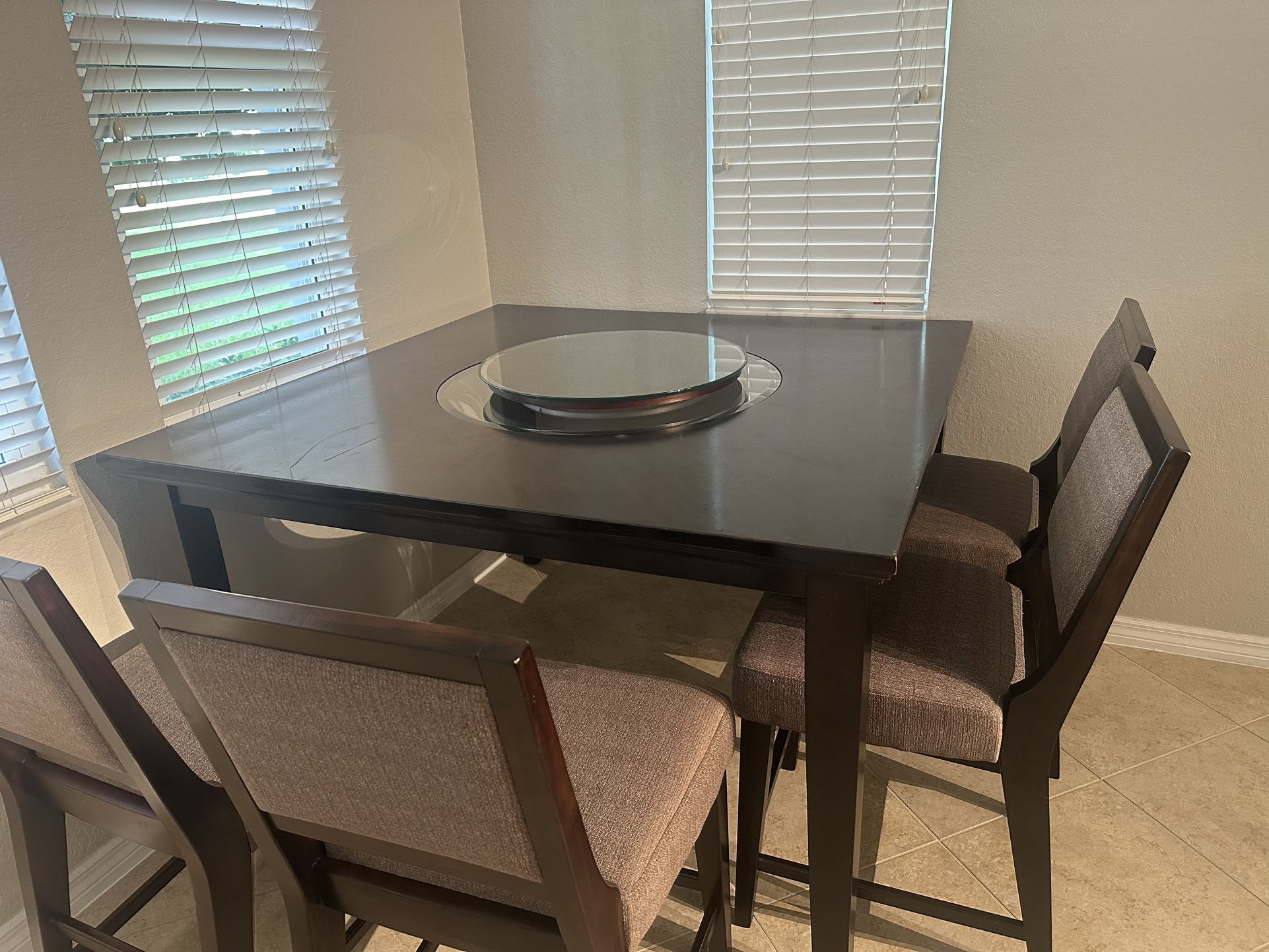 Breakfast / Dining Table 5 X 5