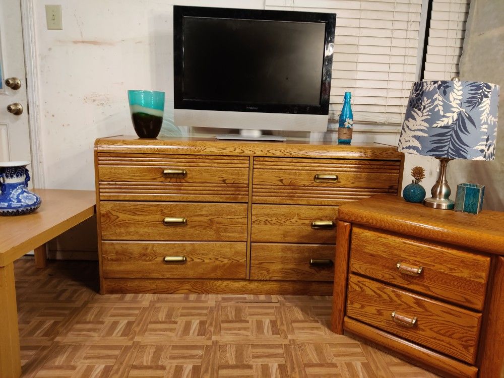 Nice set of dresser, night stand & table, all drawers working well, driveway pickup. L56"*W16"*H30"