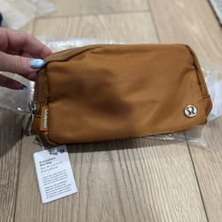 BNWT Lululemon Crossbody Bag 