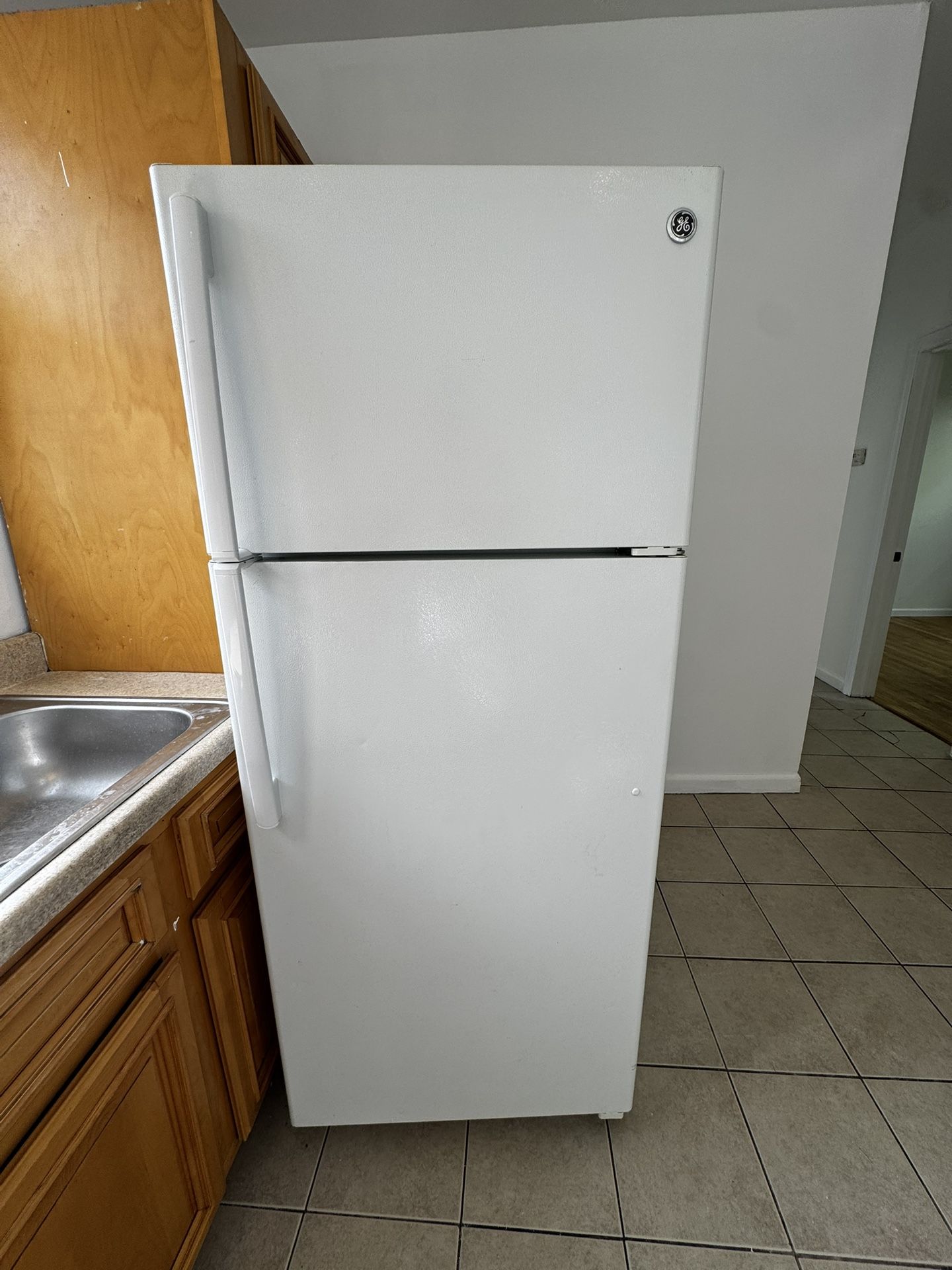 Refrigerators, Stoves, Washer& Dryer, Microwaves For Sale