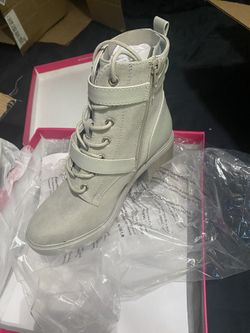 Women Boots Size 7 BRAND NEW