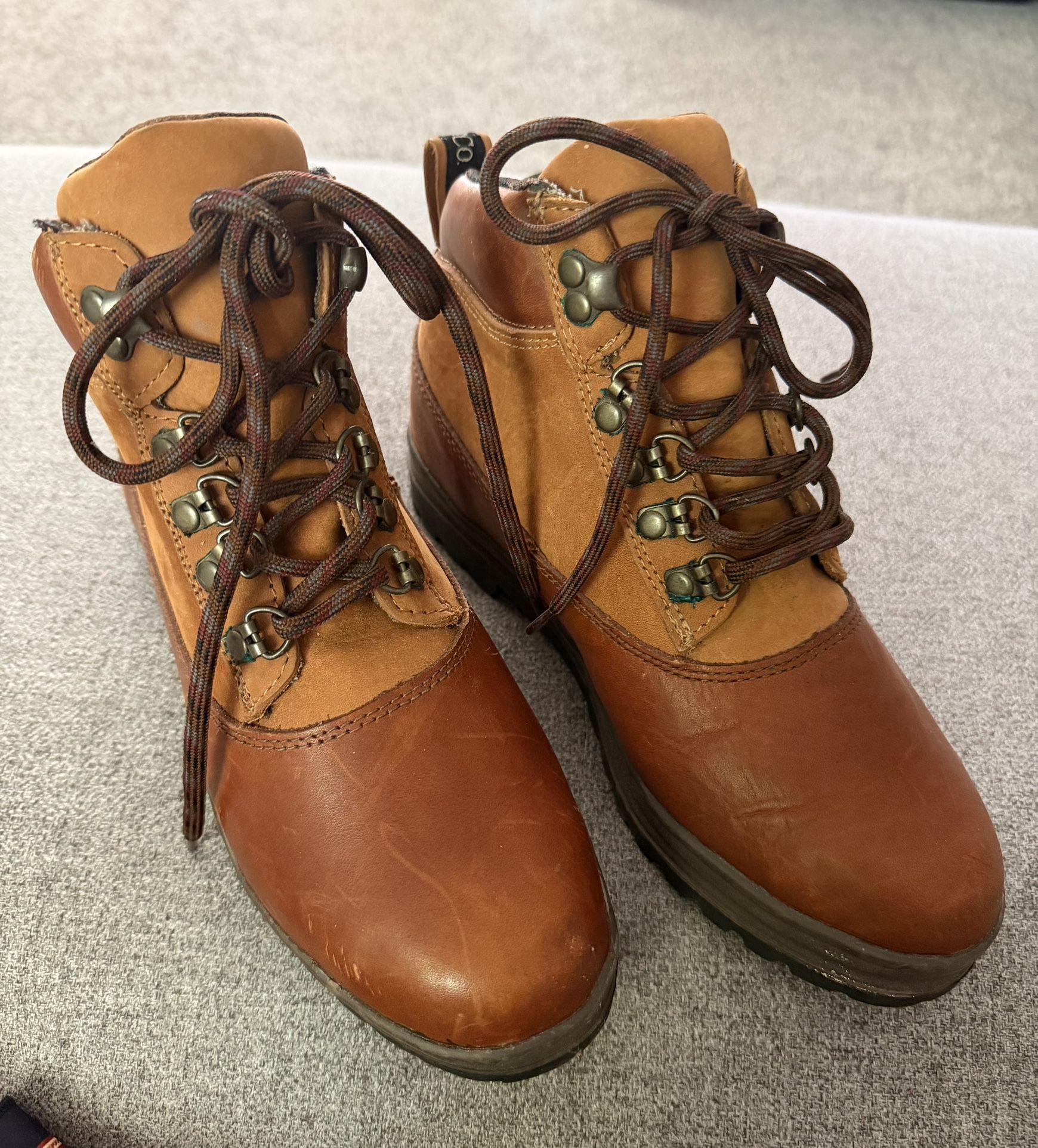 Bass Leather Hiking Boots - size 8