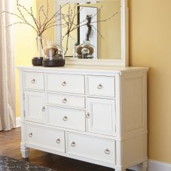 Ashley Furniture Dresser With Mirror