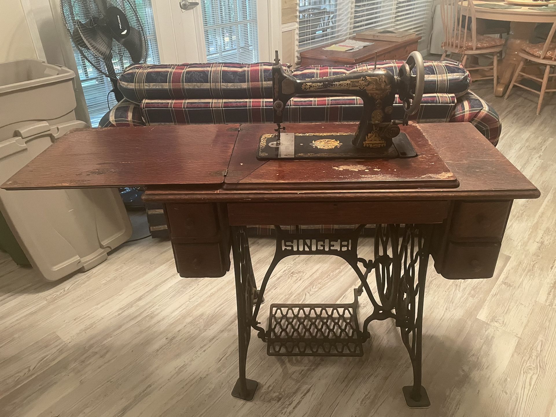 Singer Vintage Machine