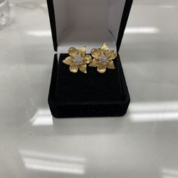 14KT Yellow Gold Diamond Floral Earrings 