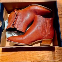 New pair of Cole Haan ankle boots  Size 7  