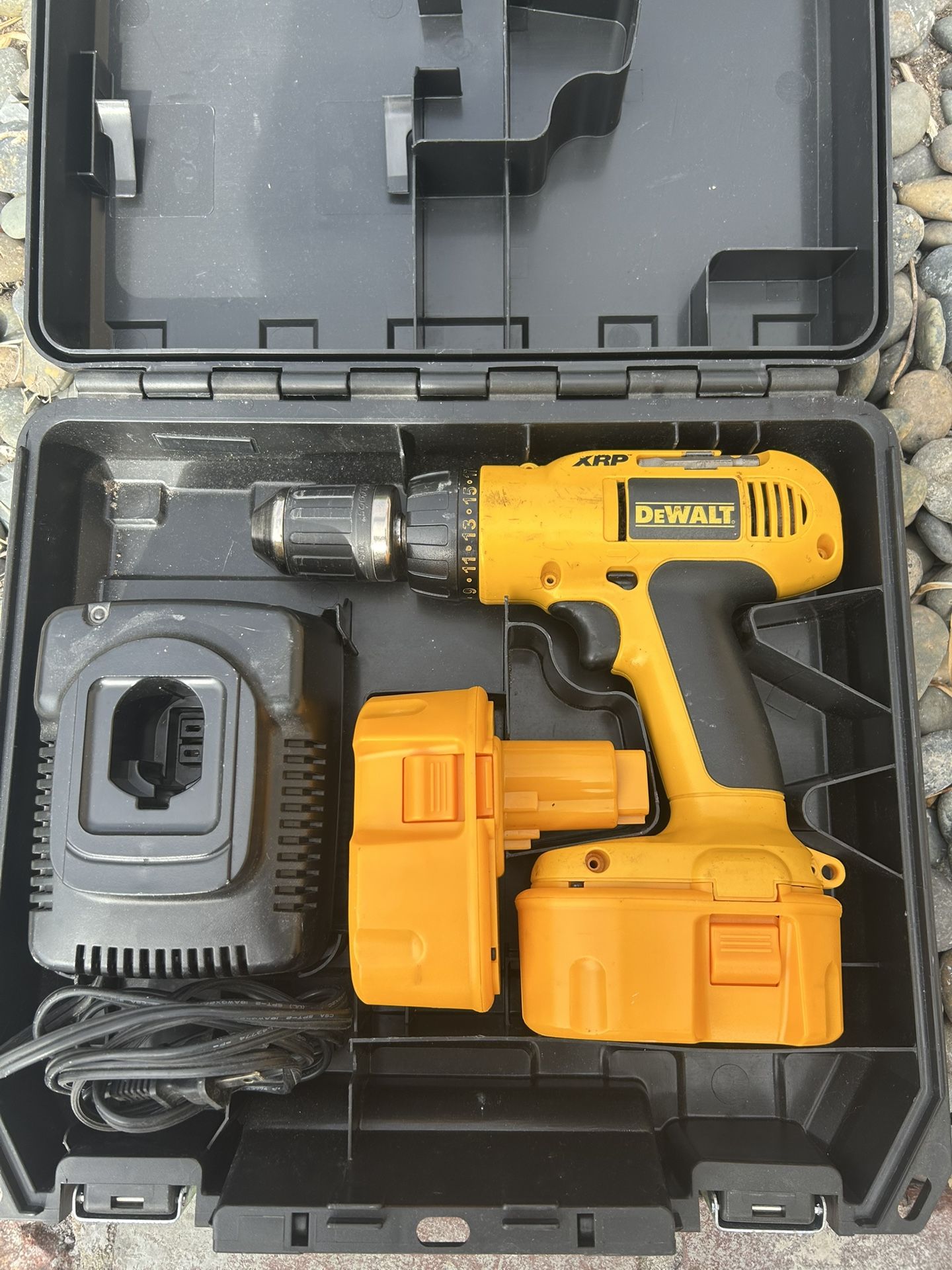 Dewalt DW990 Cordless drill