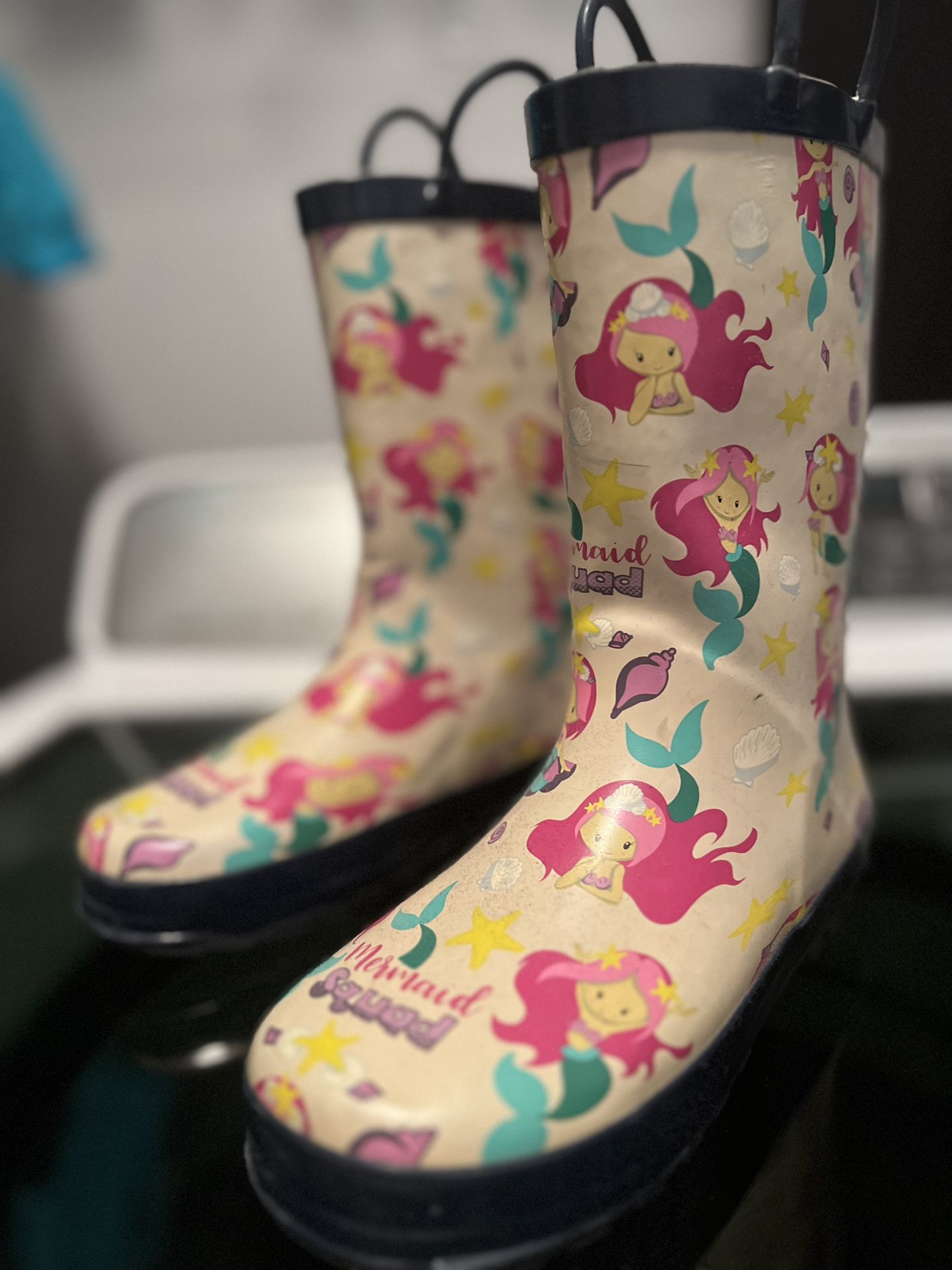 Girls Rain Boots Size 2! Perfect for all this desert rain!
