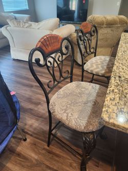 2 barstools