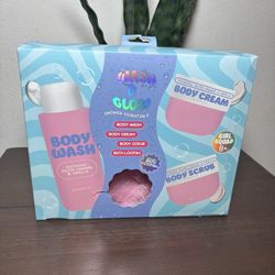 Wash & Glow Shower Essentials Set Pistachio Salted Caramel Vanilla Girl Squad 8+