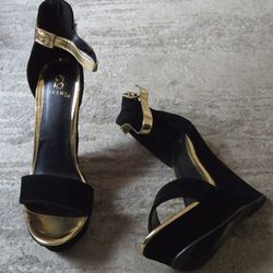 Gold/Black Wedges Size 6