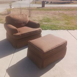 Excellent Condition Not Issues,,accent Chair With Ottoman Genuine Mayo Furniture Craftsmanship,,very Comfy,,,forney 
