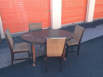 Trussel kitchen table with 4 chairs