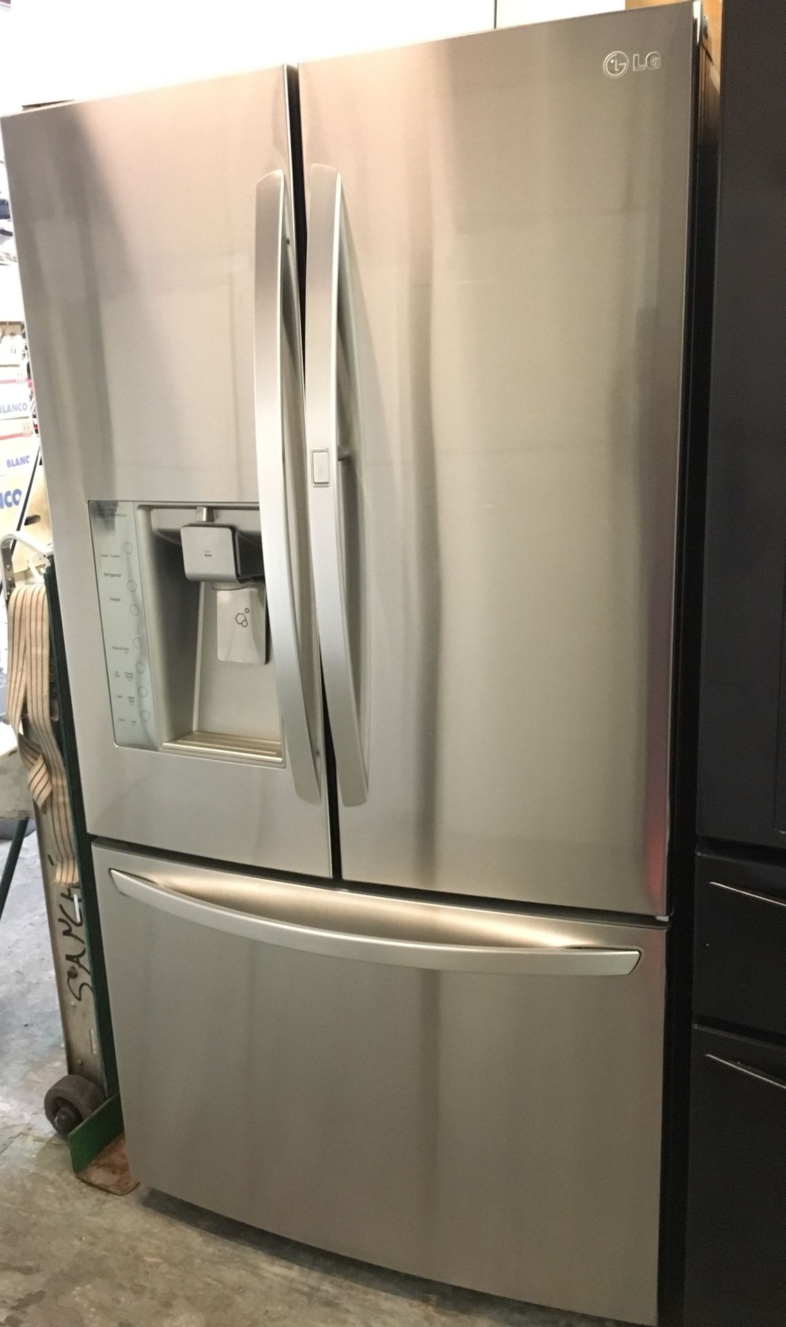 DOOR IN DOOR BOTTOM FREEZER LG FRIDGE FESHFILTER MULTY AIR FLOW. 36”