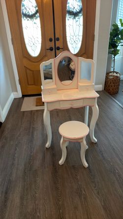 Child’s vanity