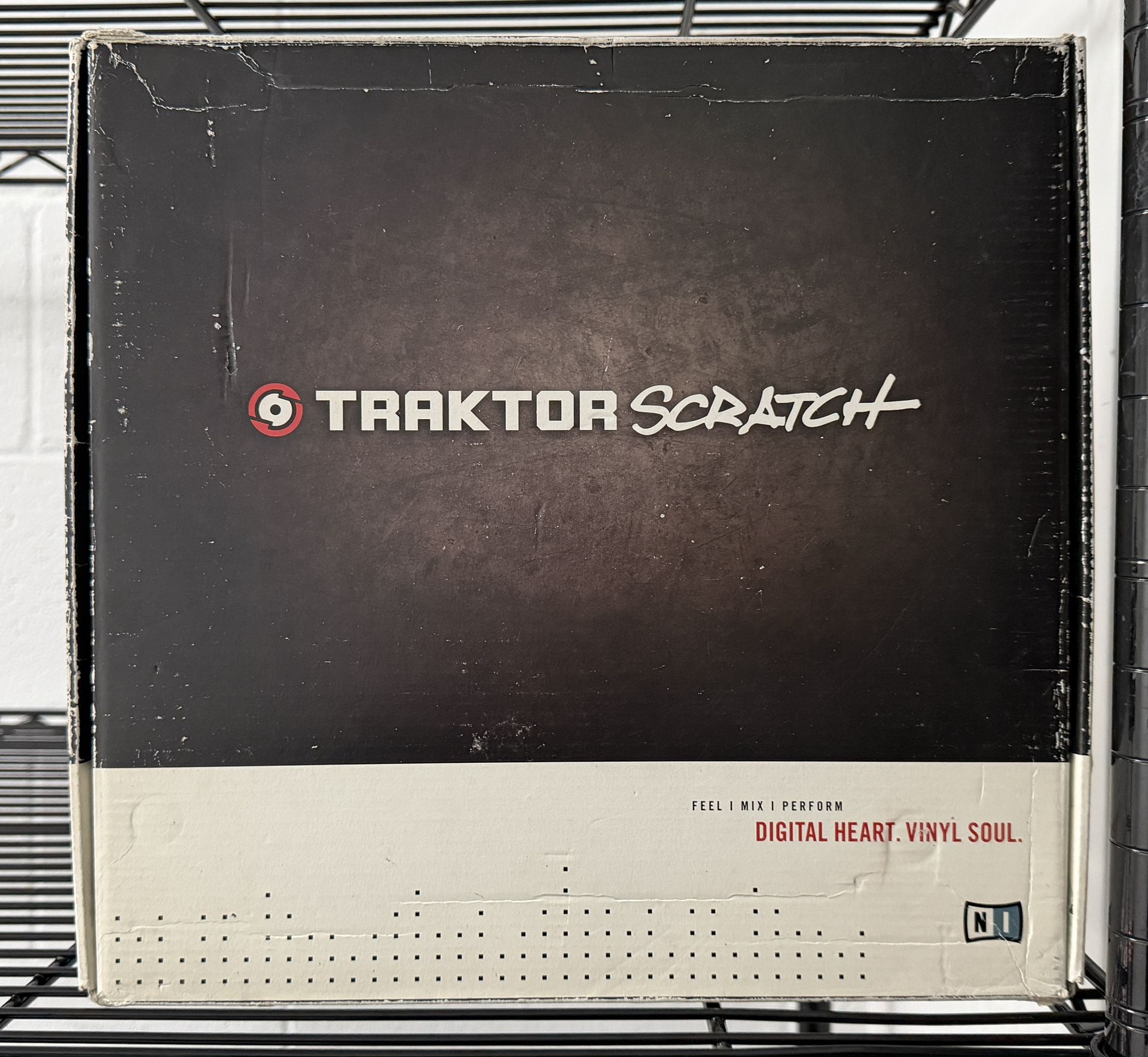 Native Instruments TRAKTOR SCRATCH PRO Audio8 DJ Complete w/Box 2x Control Vinyl
