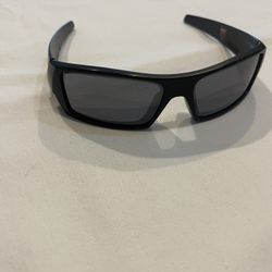 OAKLEY GASCAN- BLACK RED O