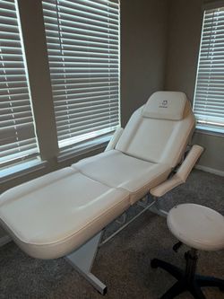 Reclining Lash & Spa Table / Facial Massage Bed (LEDMARS Brand)