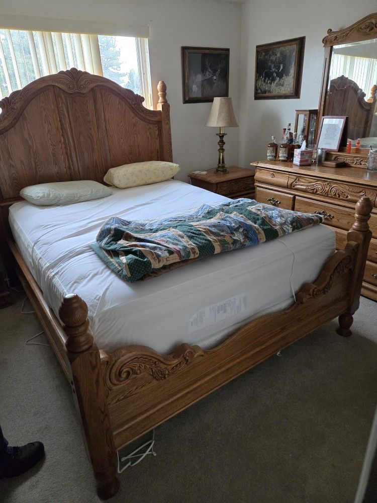 Solid Oak Bed Frame Queen - Collector's Edition