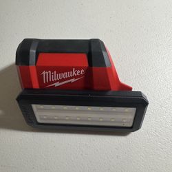 Milwaukee M12 Rover Flood Light 