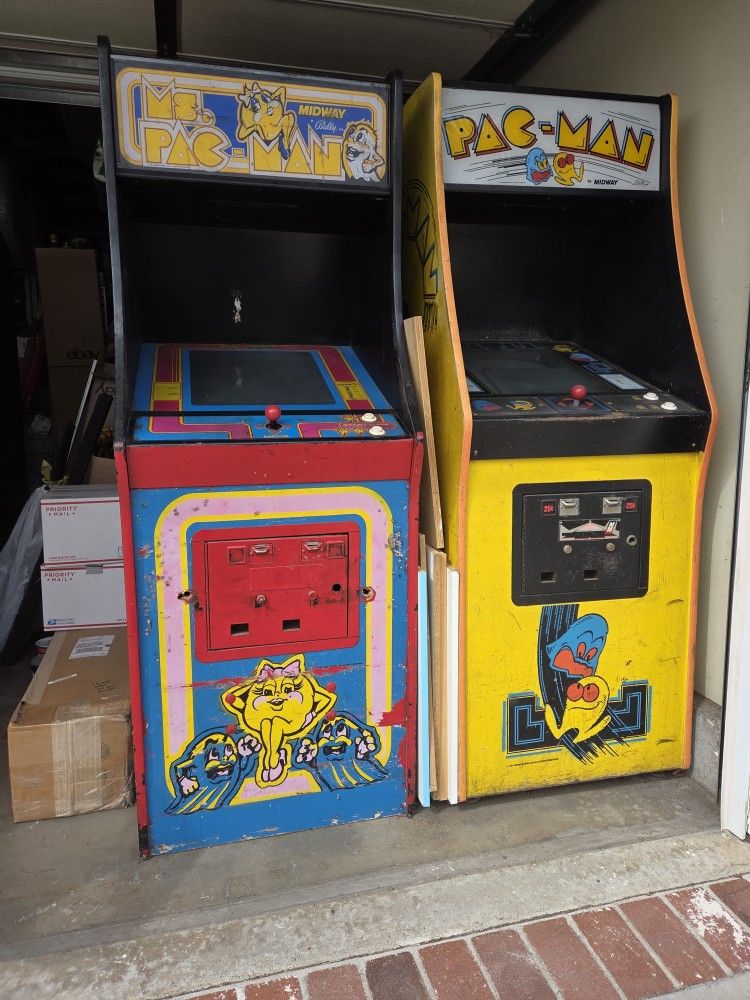 Pacman and Ms Pacman Arcade Machines