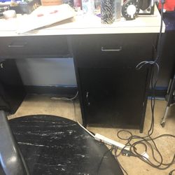 Salon stations available